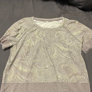 Lululemon athletic top. Worn a few times